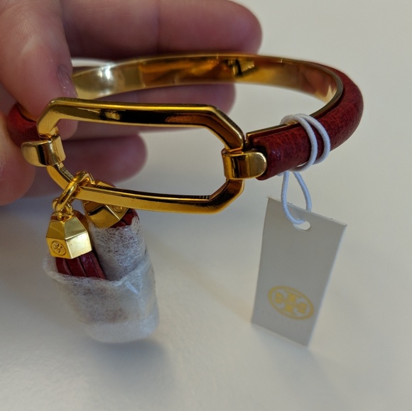 Tory Burch Jewelry - *NWT* Tory Burch tassel/leather/16k gold bracelet